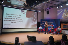 Morotai and Beyond: Andrea Abdul Rahman Azzqy (second left), an international relations lecturer at Budi Luhur University, delivers a presentation on Sept. 13, 2024 during a panel discussion at the United States Embassy’s @america center at Pacific Place Mall in South Jakarta, along with fellow panelists (from left), Air Cdre. Fadjar Adriyanto of the Indonesian Air Force’s National Air Operations Command, conflict and security studies lecturer Currie Maharani Savitri from Binus University and cofounder Ade Marboen from the Jakarta Defense Society.