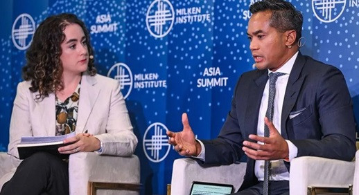 Anindya Bakrie (right), who was elected chairman of the Indonesian Chamber of Commerce and Industry (Kadin) in a recent extraordinary congress, takes part in a discussion during Milken Asia Summit, in Singapore on Sept. 18. 