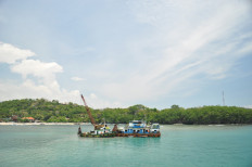 A small sea sand dredger operates off the coast of Lombok Island in West Nusa Tenggara (NTB) on Nov. 11, 2013.