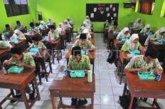 Eat up: Students of MTs 1 state Islamic senior high school in Kudus, Central Java, eat their meals on Oct. 2, 2024, during a simulation of the free nutritious meals program.

