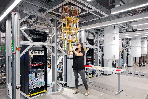 IBM researcher Maika Takita works on a quantum computer at the company&rsquo;s Quantum Lab in Yorktown Heights, New York, the United States, in 2020. 