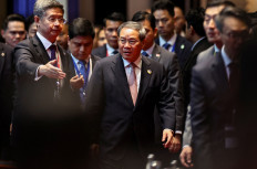 Chinese premier in Hanoi agrees to boost ties with Vietnam