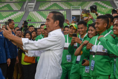 Jokowi tours North Sumatra as son-in-law campaigns for governor