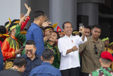 President Joko “Jokowi” Widodo (second right) takes a selfie with dancers during the inauguration of the Aneuk Muda Aceh Unggul dan Hebat (AMANAH) building at the Aceh Industrial Complex in Aceh Besar regency, Aceh, on Oct. 15, 2024.