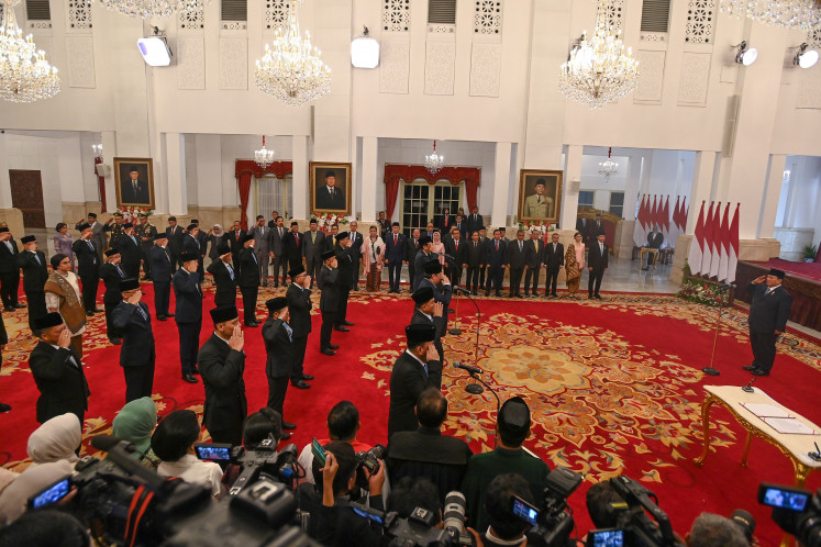 President Prabowo Subianto (right) inaugurates 53 ministers and heads of ministerial level agencies at the Presidential Palace, Jakarta, Monday, Oct. 21, 2024. Prabowo names his cabinet the Red and White Cabinet.