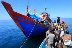 Rohingya refugees flee shelter in East Aceh