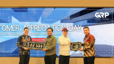 Strong Connection: PT Gunung Raja Paksi (GRP) general sales manager William Gunawan ( from left ), construction quality manager for Jakarta projects at Microsoft Indonesia Budi Prasetya, GRP president director Fedaus and director of institutional and construction resources at the Public Works and Housing Ministry Nicodemus Daud pose together at GRP’s customer appreciation day in this undated photo.(Photo source: GRP)