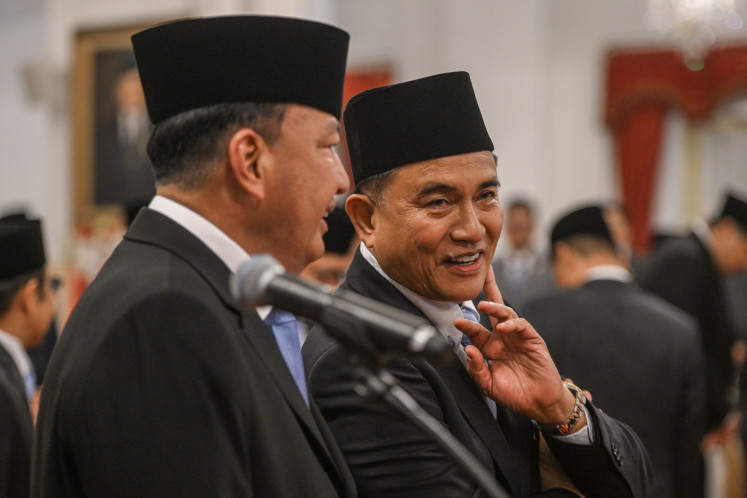 Coordinating Politics and Security Minister Budi Gunawan (left) talks with Coordinating Law, Human Rights, Immigration and Correctional Services Minister Yusril Ihza Mahendra (right) during the inauguration of President Prabowo Subianto's Red and White Cabinet at the State Palace in Jakarta on Oct. 21, 2024.