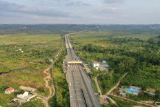 The Samarinda-Balikpapan toll road, pictured on Sept. 3, 2024, cuts through a vast stretch of forest in Palaran, Samarinda, East Kalimantan.