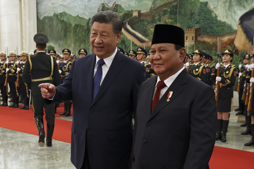 Chinese President Xi Jinping (left) and President Prabowo Subianto attend a welcome ceremony at the Great Hall of the People in Beijing on Nov. 9, 2024.