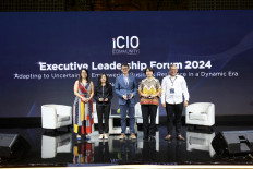 Boston Consulting Group principal Sugar Chan, group CIO Coca-Cola Bottling Investment Group Debbie Nova, Bank Mega information and technology director YB Hariantono Hewlett Packard Enterprise Indonesia managing director Meygin Agustina and PT Kamadjaja Logistics CIO Deden Anugrah at the iCIO Community Executive Leadership Forum 2024. (Courtsey: iCIO Community)