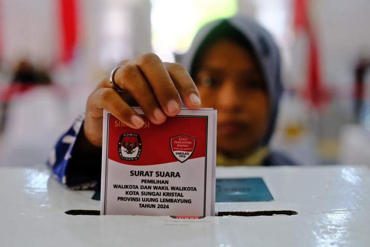 A voter 'casts' a ballot during a simulation of the 2024 regional election in Pontianak, West Kalimantan on Nov. 13, 2024. Thirty-seven provinces and more than 500 cities and regencies will hold simultaneous regional elections on Nov. 27.
