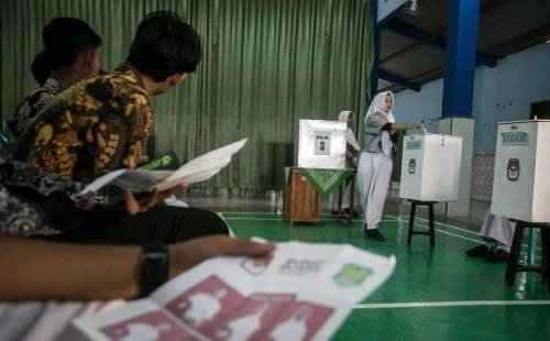 Democracy lesson: Students count voters during a general election training simulation at Karangpandang state senior high school in Karanganyar, Central Java, on Sept. 27, 2023.