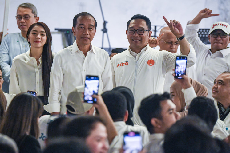 Former president Joko “Jokowi“ Widodo (left) poses with Jakarta gubernatorial candidate Ridwan Kamil (right) in Jakarta, on Nov. 18, 2024. Jokowi has thrown his support behind Ridwan and his running mate Suswono.