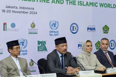 National Alms Agency (Baznas) head Noor Achmad (second left) makes a statement at a press conference in the Baznas International Forum 2024 in Jakarta on Nov. 19, 2024.