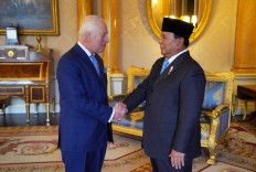 Warm greeting: Britain's King Charles III (left) meets with Indonesian President Prabowo Subianto at Buckingham Palace in London on Nov. 21.