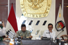 Right to vote: General Elections Commission (KPU) chair Mochammad Afifuddin (left) and First Deputy Home Minister Bima Arya Sugiarto preside over a coordination meeting at the commission building in Jakarta regarding preparations for the upcoming simultaneous regional elections in regions affected by the eruption of Mount Lewotobi Laki-laki in East Nusa Tenggara (NTT), on Nov. 13.