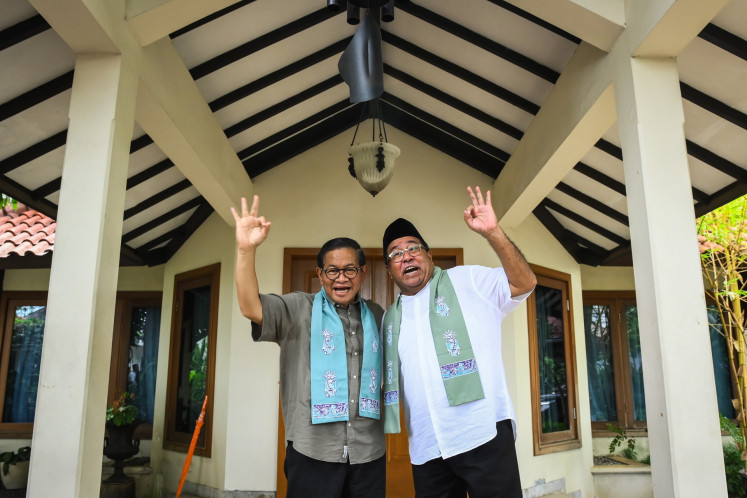 Jakarta gubernatorial candidate Pramono Anung (left) and his running mate Rano Karno (right) pose after a press briefing in Cipete, South Jakarta, on Nov. 28, 2024. The pair declared a single-round victory in the Jakarta election, claiming to have received 2.18 million valid votes, or 50.07 percent of the total, in Wednesday's election, citing an ongoing real count by the Jakarta office of the General Elections Commission (KPU).