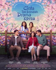 Love triangle:  'Cinta Tak Seindah Drama Korea' stars (counterclockwise, from left) Jerome Kurnia, Lutesha, Ganindra Bimo, Anya Geraldine and Dea Panendra.