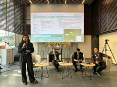 PT PLN Indonesia Power finance director Endang Astharanti (left) speaks at the Japan RE Invest Indonesia 2024 event, on Nov. 27 at the Indonesian Embassy in Tokyo. Other speakers at the forum included (seated, from left to right),  PT PLN Nusantara Power acting director of business development and commerce Dwi Hartono, PT PLN hydro energy vice president Hendro Prasetyawan and PT Awina Sinergi International CEO Ananda Setiyo Ivannanto. (Courtesy of the Indonesian Embassy in Tokyo)