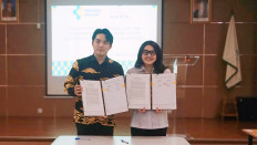 Innovative solutions: PT Asa Ren Global Nusantara founder and chief executive officer Aloysius Liang (left) and the National Biomedical Genome Science Institute (BGSi) acting director Indri Rooslamiati show the collaborative agreement to develop a structured dataset system under the Biomedical Genome-Based Science Initiative for Precision Medicines in Jakarta on Nov. 21. The BGSi is a department under the Health Ministry's National
Biomedical and Genomic Health Center (BB Binomika).