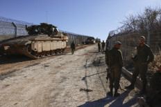 Israeli troops near Damascus, say Syrian security
