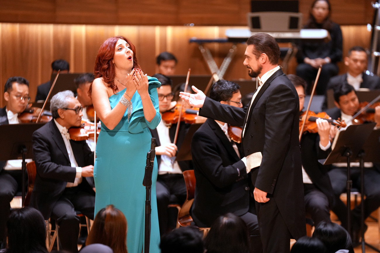 Soprano Carmen Lopez (left) and tenor Alessandro Fantoni perform during the A Tribute to Giacomo Puccini concert at Aula Simfonia Jakarta in Central Jakarta on Sept. 14, 2024.  Puccini&rsquo;s compositions are particularly demanding, requiring a wide vocal range, impeccable breath control and the ability to soar above the rich orchestral accompaniment.