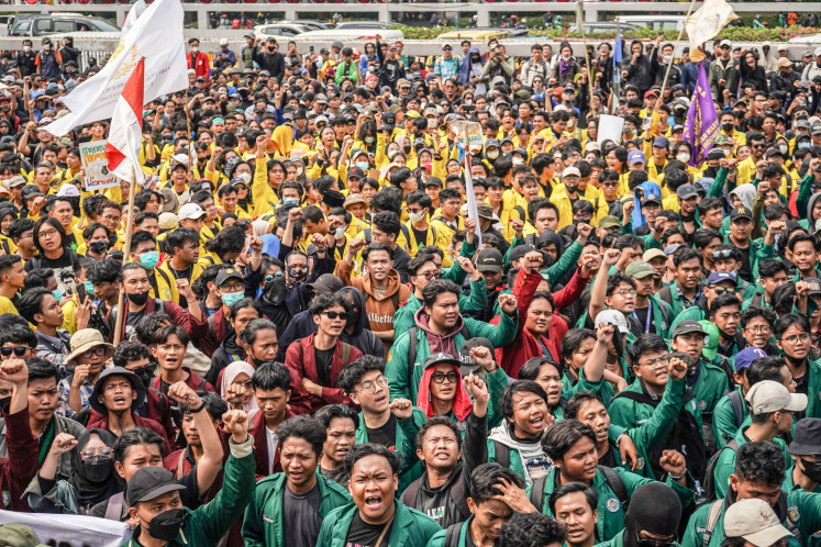 People protest proposed election law revisions outside the House of Representatives in Jakarta on Aug. 22.