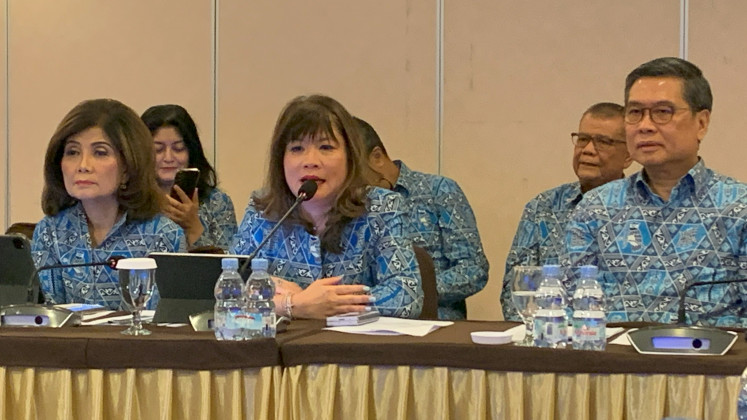 Apindo's economic policy analysis committee head for banking and financial services Aviliani (left), chairwoman Shinta Kamdani (center) and deputy chair Sanny Iskandar speak at the Economic Outlook 2025 briefing in Jakarta on Dec. 19, 2024.