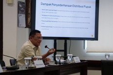 Hanan Abdul Razak, legislator from House of Representatives’ Commission IV, speaks in support of the government’s plan to simplify the distribution of subsidized fertilizers and strengthen the capacity of gapoktan (village-level farmers groups) to achieve the government’s target of food self-sufficiency during a focus group discussion hosted by Tenggara Strategics and CSIS Indonesia, on Dec. 18. (Photo courtesy by Tenggara Strategics)