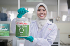 Innovation in Every Can: Mowilex Recycled paint contains up to 40 percent premium recycled paint per 2.5 liter pail, lowering its carbon footprint by up to 60 percent versus traditional paint products. 