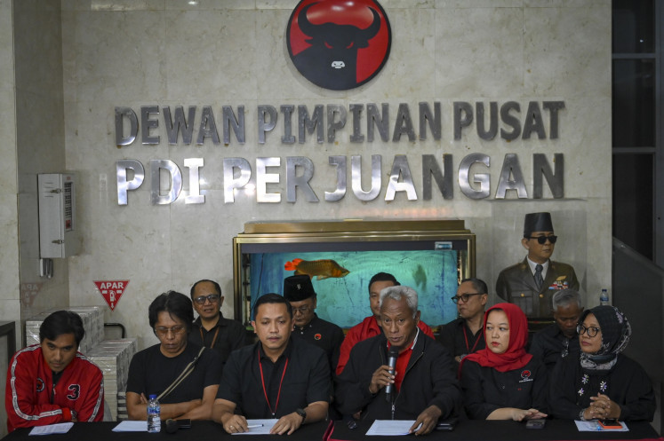 Indonesian Democratic Party of Struggle (PDI-P) ethics council head Komarudin Watubun (third right) speaks during a press briefing at the party headquarters in Jakarta on Dec. 24, 2024, accompanied by legal affairs executive Ronny Talapessy (third left) and deputy secretary-general Adian Napitupulu (second left). The party will prepare legal actions to respond on the Corruption Eradication Commission's (KPK) move to name party secretary-general Hasto Kristiyanto suspect in a bribery case.