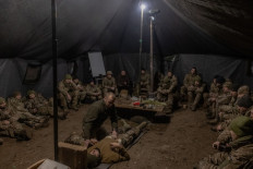 Desertions spark panic, and pardons, in Ukraine's army