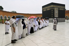 A group of Muslims prepares to circumambulate a Kaaba replica on May 4, 2024, at the Almahmudah Manasik Training Center in South Tangerang, Banten. The facility offers Indonesian Muslims a chance to rehearse the haj rituals before they go on the pilgrimage to Mecca, Saudi Arabia.