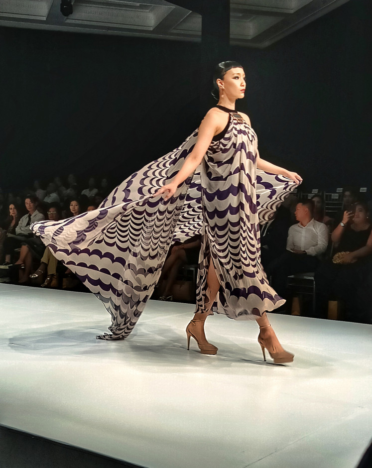 Airy elegance: A model displays a halterneck cocktail dress by Andreas Odang made of silk chiffon. Light and breathable materials are becoming favorites in 2025. 