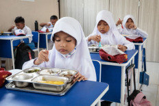 Students eat their lunches on Monday, the first day of the free meals program, at Angkasa 5 Elementary School in Jakarta. Indonesia launched an ambitious US$4.3 billion free meals program on Monday to combat stunted growth caused by malnutrition, a key election promise of President Prabowo Subianto.

