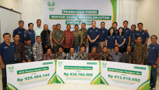 Asian Agri disburses premium payments for smallholders in Jambi, Riau