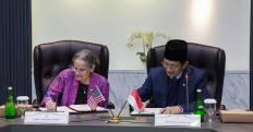 Religious Affairs Minister Nasaruddin Umar (right) and the US Ambassador to Indonesia Kamala Shirin Lakhdhir sign the memorandum of understanding (MoU) to expand access to the Fulbright scholarship program on Jan. 8, 2025.