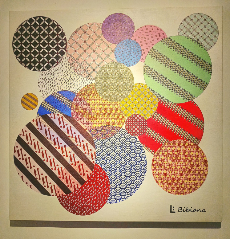 Bibiana Lee’s mixed-media painting, Then and Now (2024), explores the evolution of traditional batik motifs like Kawung and Parang, reimagining their shapes and colors over time. This piece was part of her solo exhibition at Art:1 New Museum, Jakarta, from Nov. 9 to Dec. 9, 2024.
