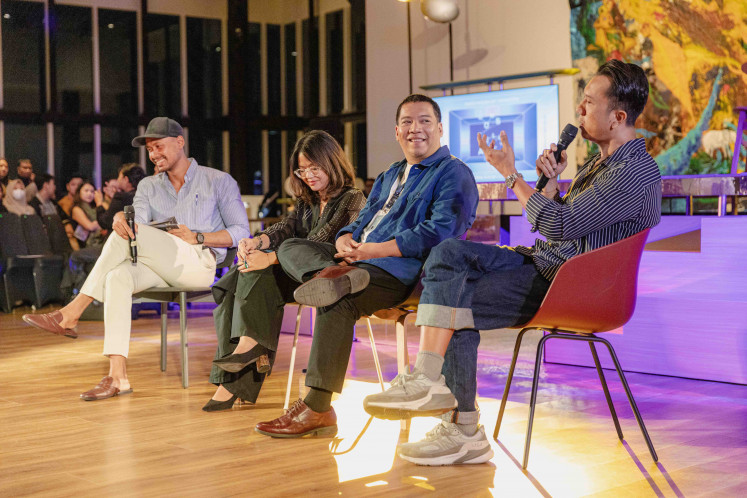Museum MACAN’s Nin Djani, creative director Yoga Mohamad and actor Teuku Rifun Wikana discuss the play’s process in a talkshow ahead of the performance.