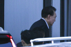 South Korean impeached President Yoon Suk Yeol arrives at the complex building housing the Corruption Investigation Office for High-ranking Officials (CIO) in Gwacheon, South Korea, on January 15, 2025. Yoon was arrested on January 15 over his failed martial law bid, after hundreds of anti-graft investigators and police raided his residence to end a weeks-long standoff. 