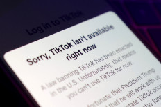 Trump discussing TikTok purchase with multiple people, decision in 30 days