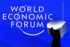A worker carries an armchair on Jan. 18, 2025, during preparations at the Davos Congress Center ahead of the 55th World Economic Forum (WEF) Annual Meeting, which runs from Jan. 20 to 24 in the Swiss resort town.