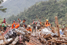 Joint search and rescue personnel search for victims at the site of a landslide caused by heavy rains in Pekalongan, Central Java, on Jan. 22, 2025.