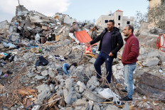 Israel army bulldozers plough through homes at West Bank camps