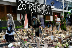 Proposal to name Soeharto national hero draws opposition