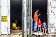Thousands take shelter in Jakarta as heavy rains trigger flooding