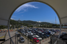 Car sales tumble in first half of 2025 as consumers rein in spending