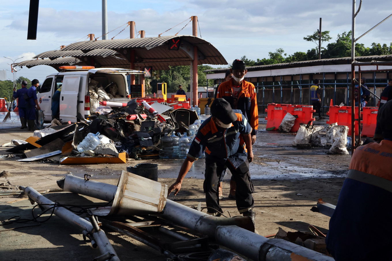 Eight killed in massive traffic accident at Ciawi Toll Gate