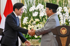 President Prabowo Subianto (right) and Singaporean Prime Minister Lawrence Wong shake hands on Nov. 6, 2024, after giving a press statement at the Presidential Palace in Jakarta.